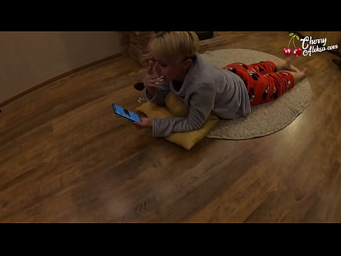 ❤️ Šialená blondínka fajčí obrovský penis a skáče na ňom - análny sex ❤ Kvalitné porno na nás ❌